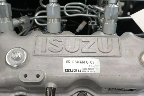 ISUZU engine.jpg