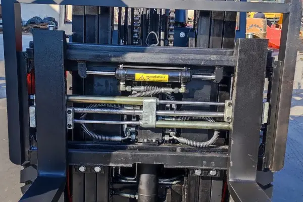 side shift and fork positioner.jpg