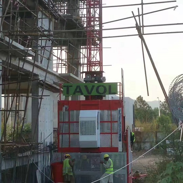 Construction hoist
