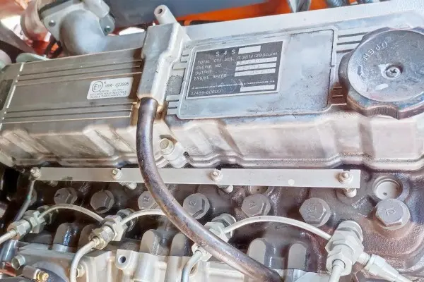 Mitsubishi engine.jpg