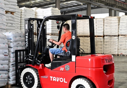Forklift elektrik dengan kawalan hujung jari