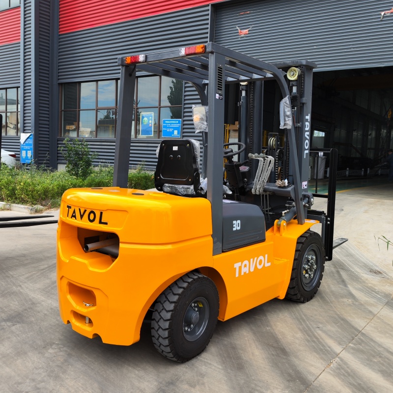 Моторный вилочный погрузчик