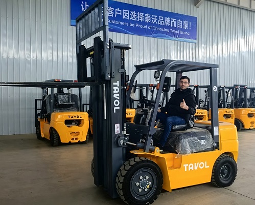 вилочный погрузчик стол.jpg