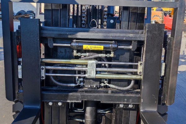 1750218038164723.jpg side shift and fork positioner.jpg