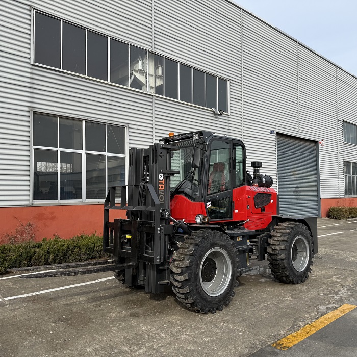 Внедорожный вилочный погрузчик