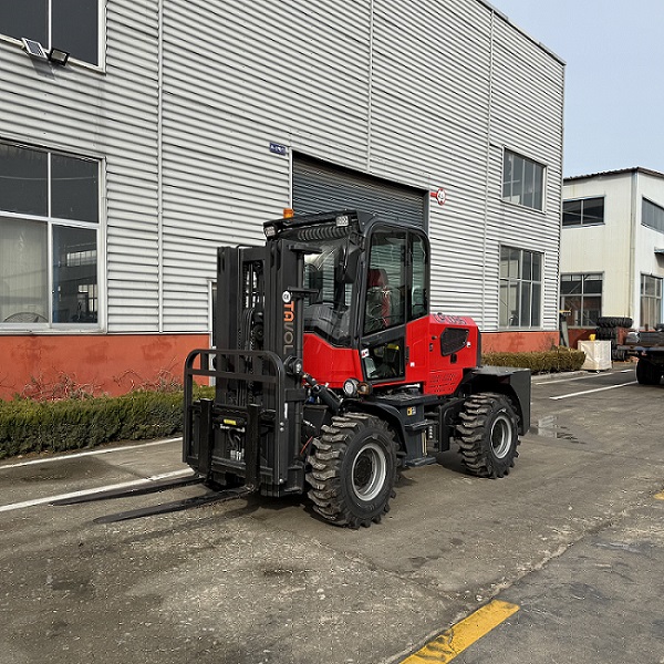 Внедорожный вилочный погрузчик