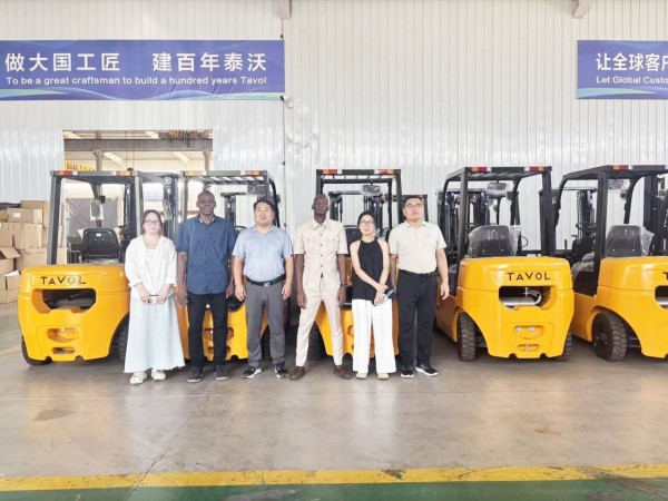 1753857145240052.jpg Tavol forklift_replica.jpg